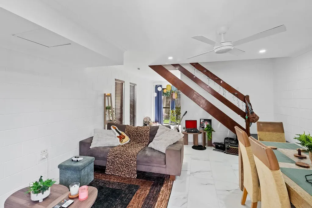 Woree 2房  Freshly Renovated & So Convenient!!