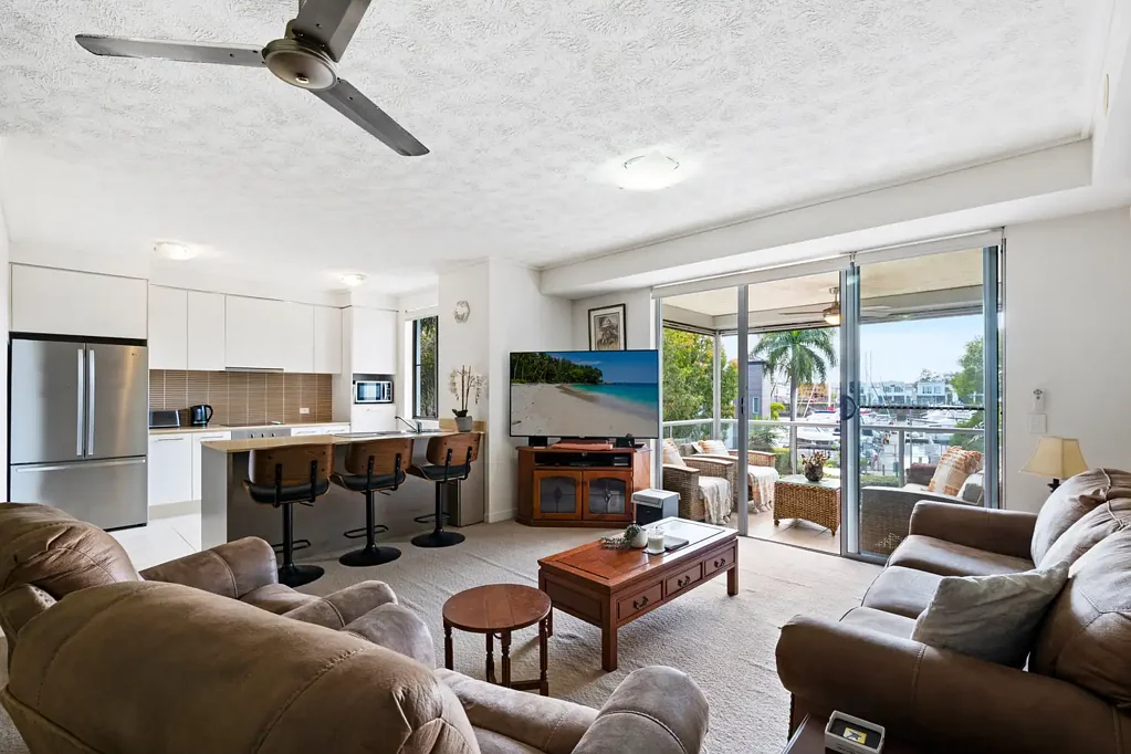 Hope Island 2房  Oversized 2-Bedroom Apartment with North-Facing Marina & Water Views