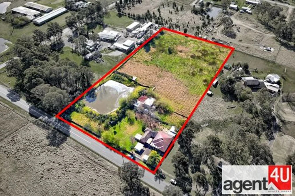 Llandilo 5chambre Top Quality 5 Acre Lot in Growth Area with Two Homes