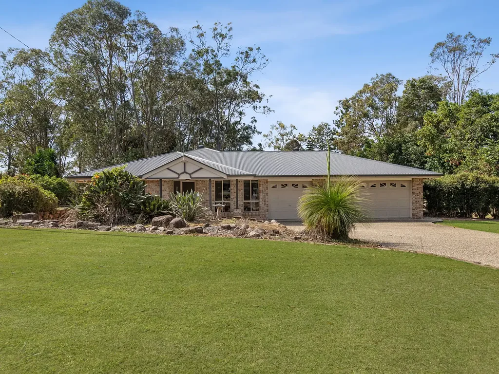 New Beith 4房  Family Acreage Living with Pool, Shed and More