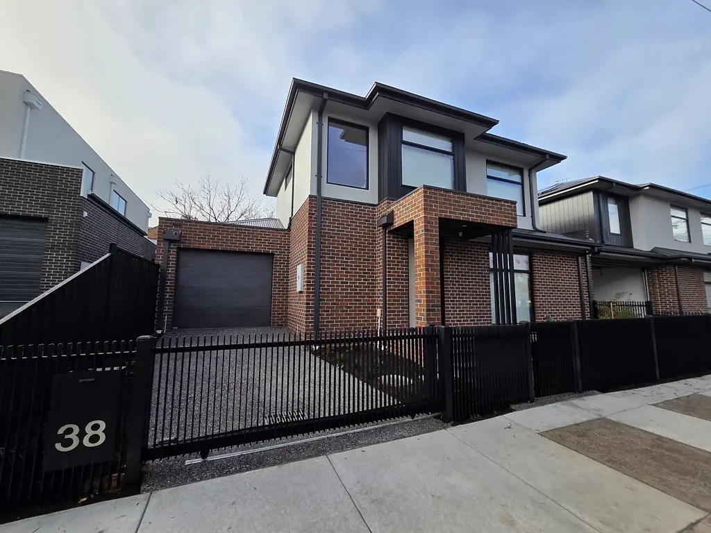 Brand New Townhouse with Solar Power System & Gardening Included