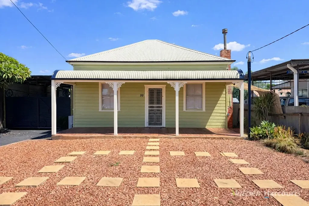 Cobar 3房  Heritage Feel, Modern Comfort & the Ultimate Tradesman's Shed!