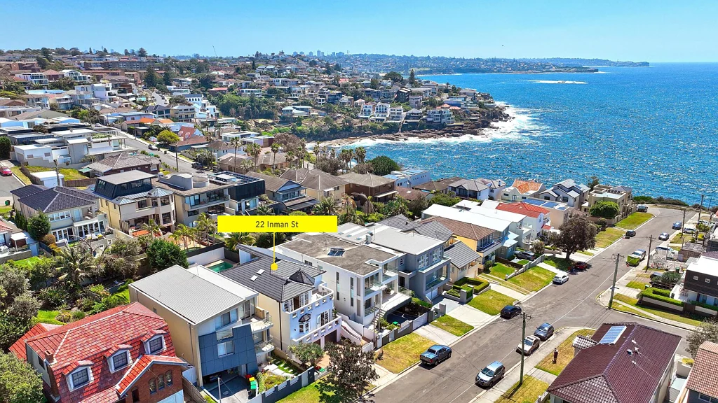 Maroubra 5બેડરૂમ 'Sorrento', A Timeless European Inspired Masterpiece in Lurline Bay with Sea Views & Sunny Pool