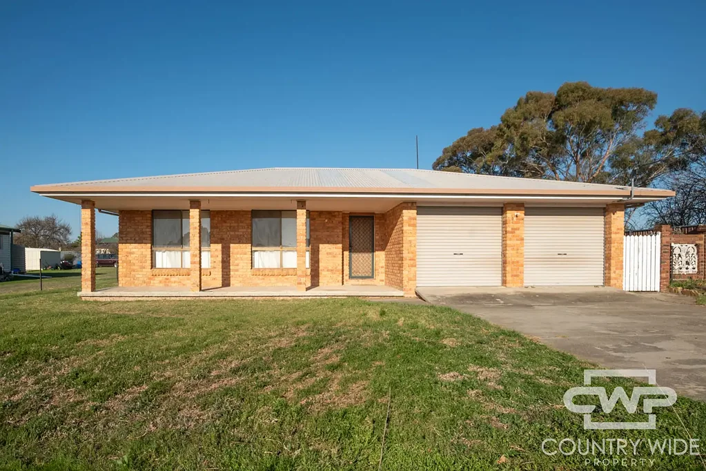 Deepwater 4 Bedroom Solid Brick Family Home in the Heart of Deepwater