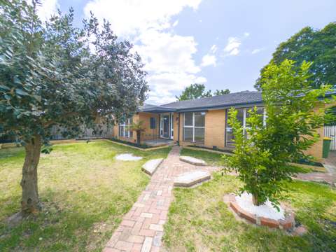 Bundoora 4 Bedroom Spacious Family Home in Bundoora