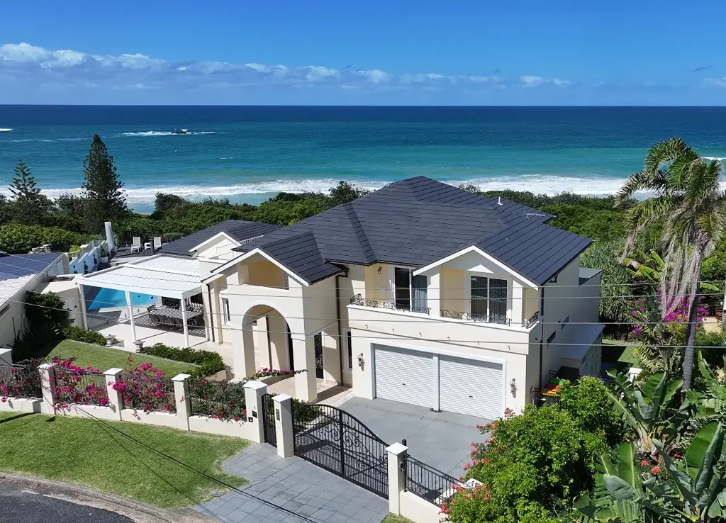 Sapphire Beach 5침실 Sublime North Coast Beachfront Living Awaits
