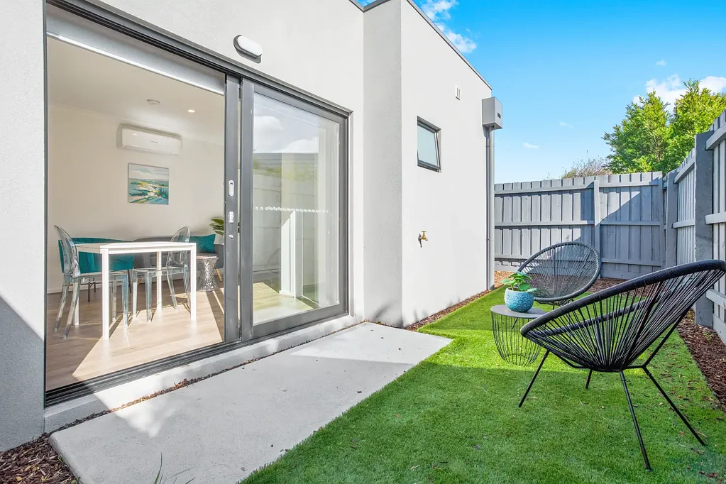 All Bills Included! Furnished Studio in Hoppers Crossing – Spacious Yard, Move-In Ready!