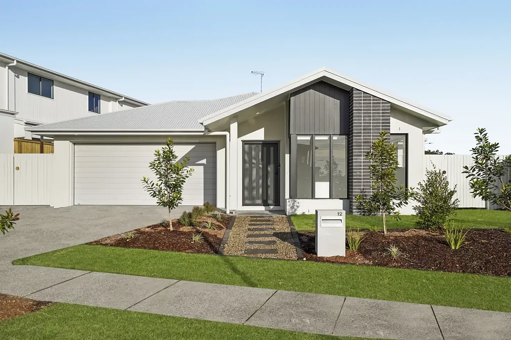 BEAUTIFUL MODERN HOME WITH SIDE ACCESS FOR A CAMPER OR TRAILER