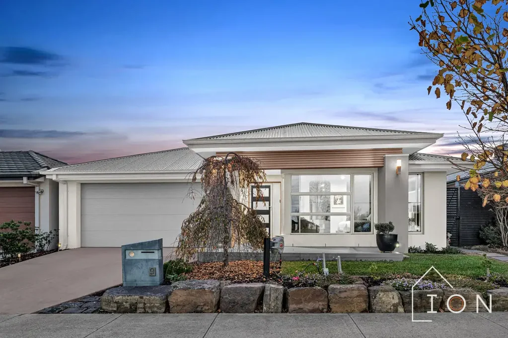 Clyde North 4房  PARK FACING! The Complete Family Package in a Growing Pocket