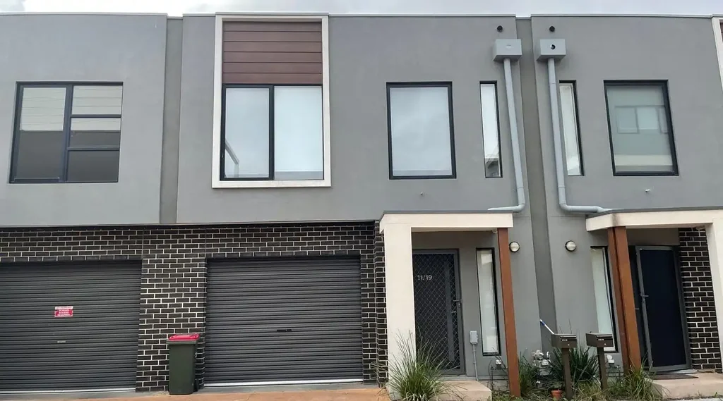 LOW MAINTENANCE TOWNHOUSE