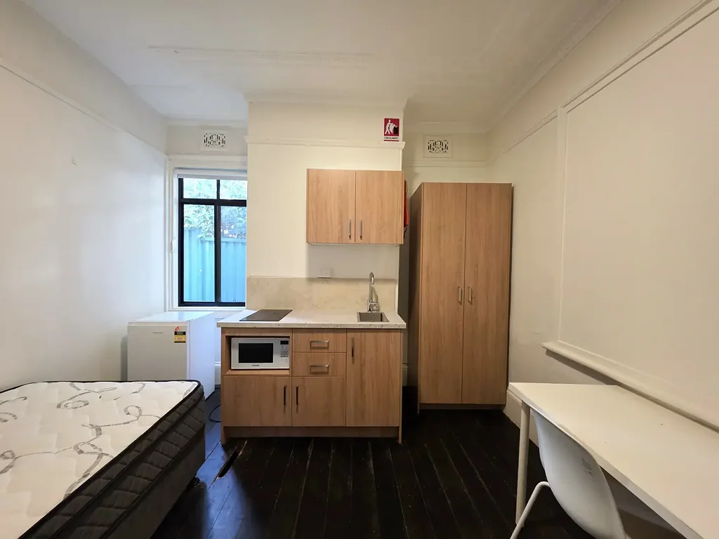 Fully Furnished Studio in the Heart of Petersham
