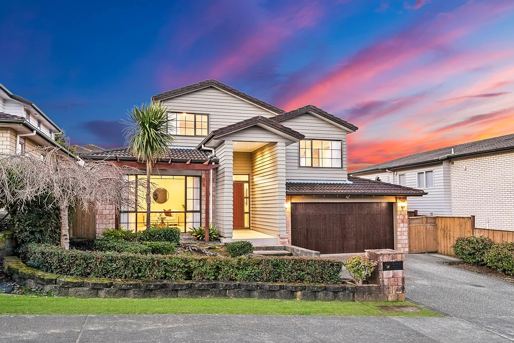 Flat Bush 5房 Mission Heights 的宽敞空间、时尚格调与家庭生活 SPACE, STYLE & FAMILY LIVING IN MISSION HEIGHTS