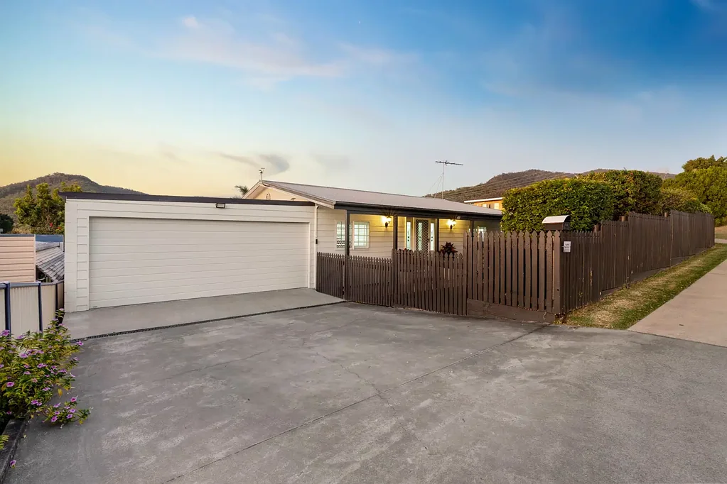 Frenchville 4 Bedroom Your Own Private Escape – Bar, Deck & Man Cave Included