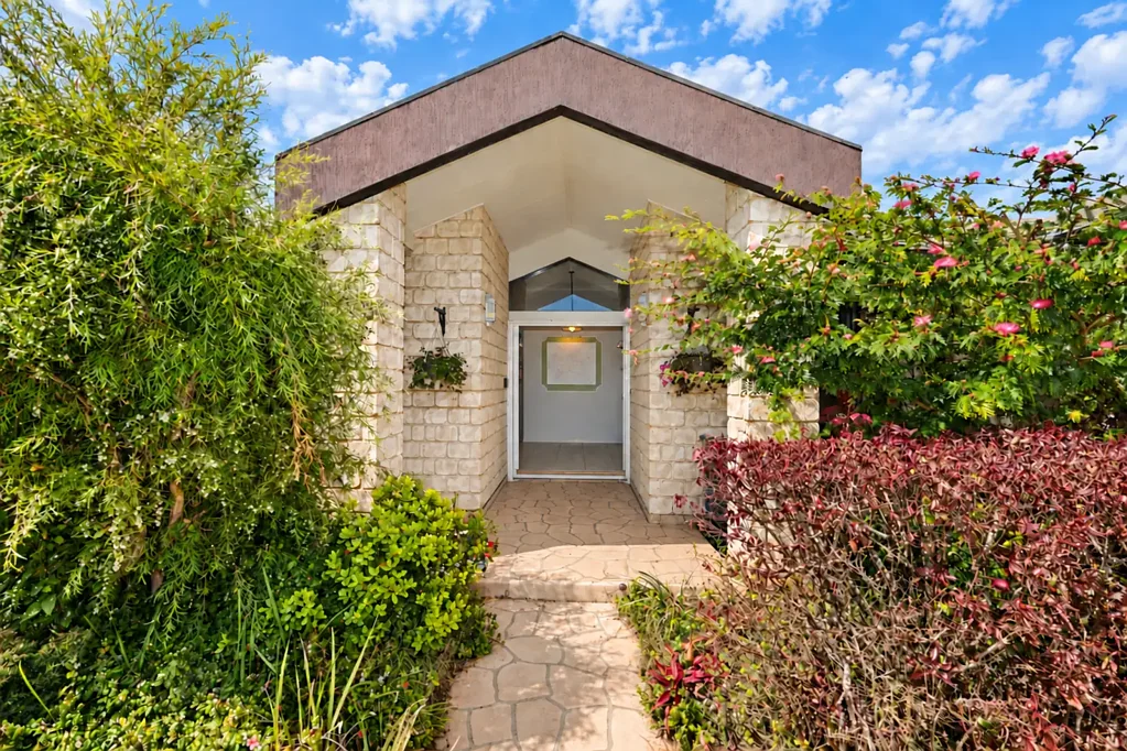 Burrum Heads 3Zimmer Lake Views, Beach Days And Serious Space For The Toys