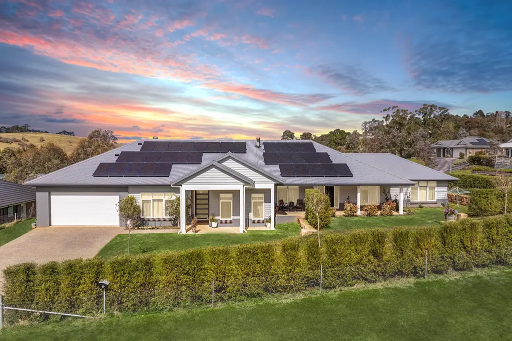 Moss Vale 5房  Elegance Meets Ease