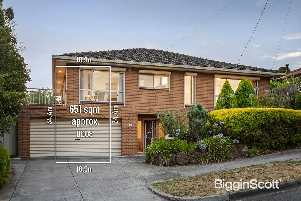 15 Rathmullen Quadrant, Doncaster, VIC 3108