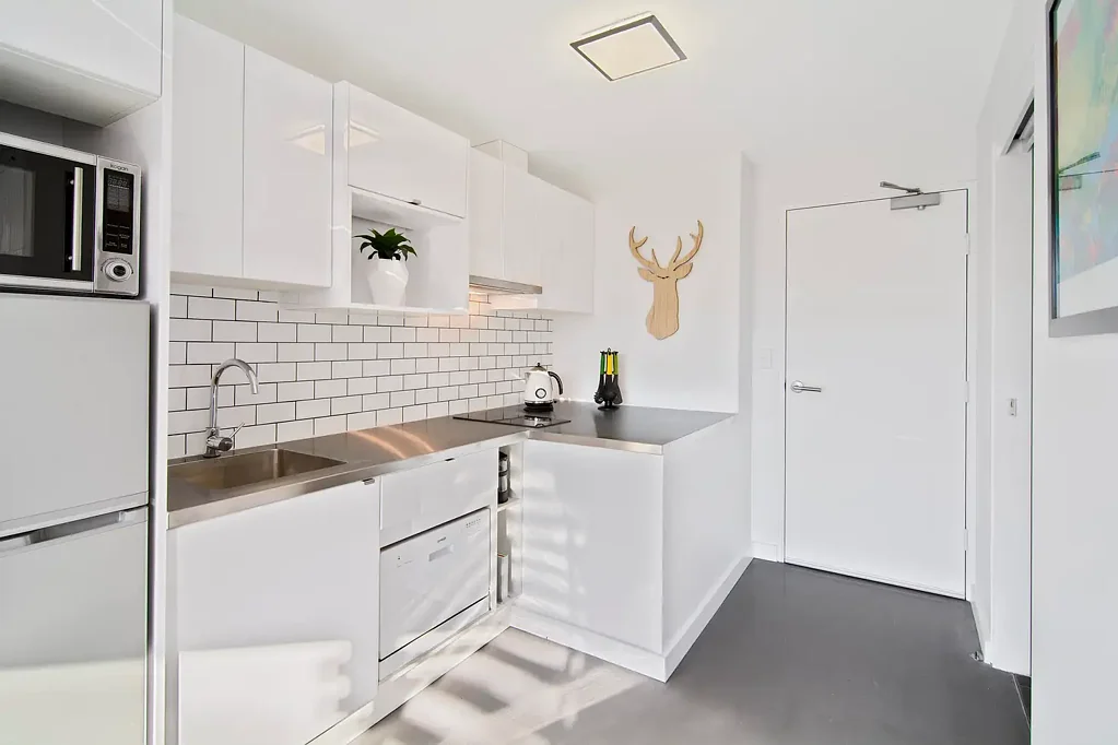 Studio Apartment in Cosmopolitan Hub!
