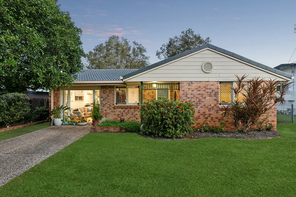 Coolum Beach 3ห้องนอน Charming Coastal Cottage in the Heart of Coolum Beach
