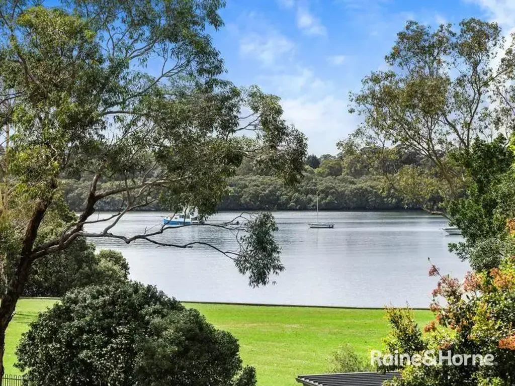 Stunning 3 Bedroom Townhouse With The Perfect Blend of Private Comfort and Convenience