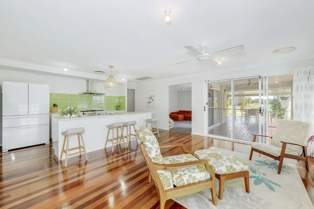 Coral Cove 5Kwarto Light-Filled Coastal Family Home on a Massive 2046m² Block