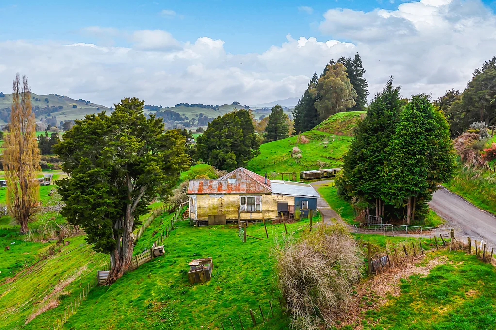 Kakahi 2ਬੈੱਡਰੂਮ Views, potential and bring your tools