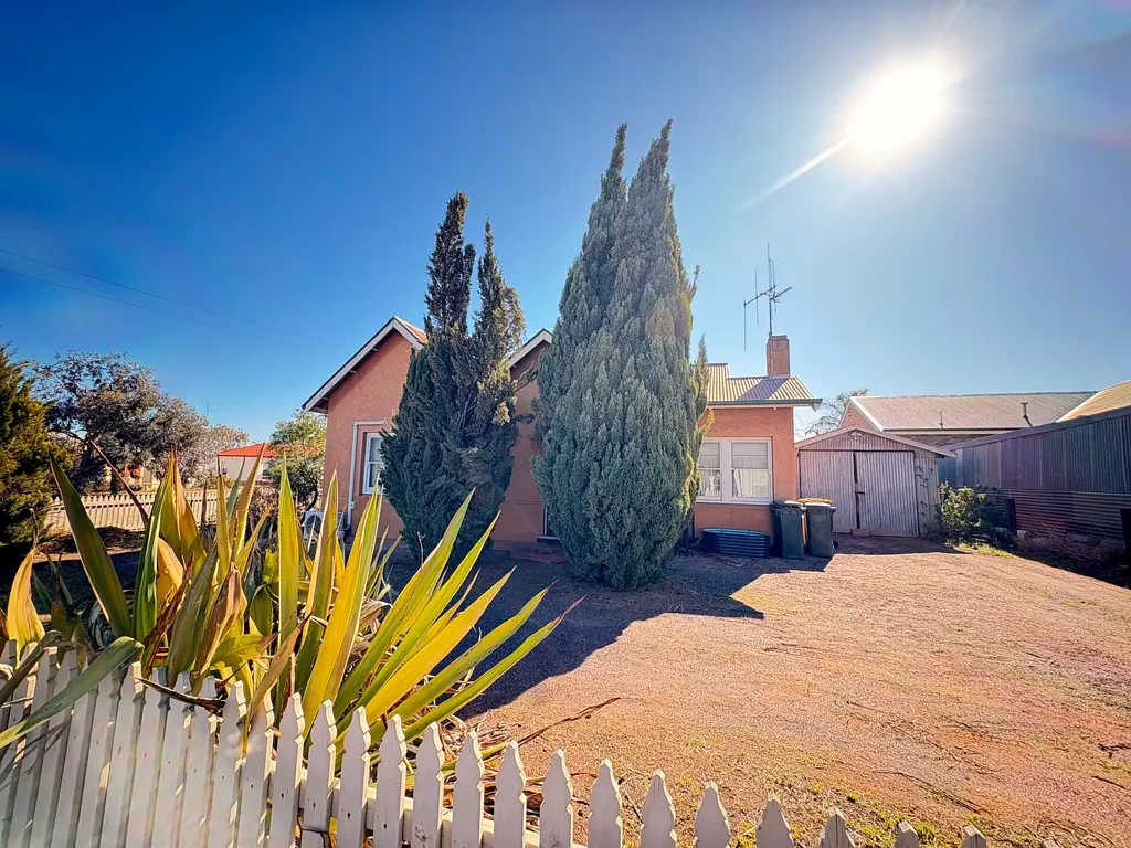 To register & apply for this property, please use this link: https://snug.com/