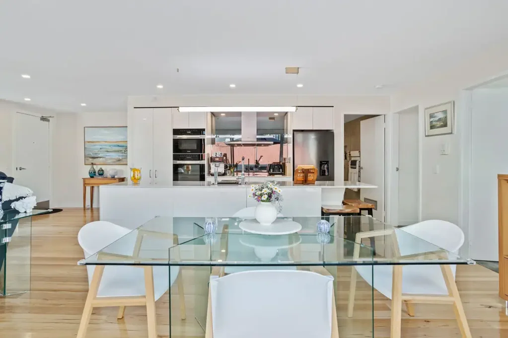 Hobart 2 Bedroom Renovated and stylish sub penthouse right in the heart of the action