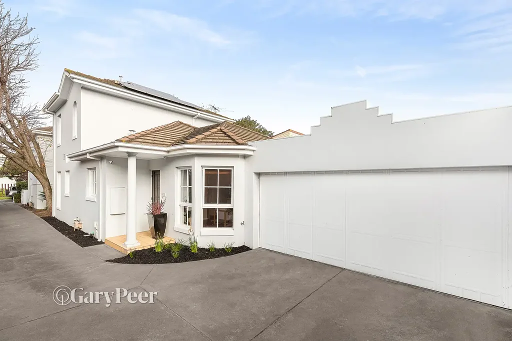 Caulfield South 3Phòng ngủ Quality, comfort & convenience in a boutique setting