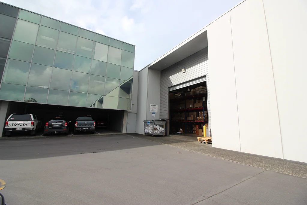 Albany Upmarket office/warehouse for lease