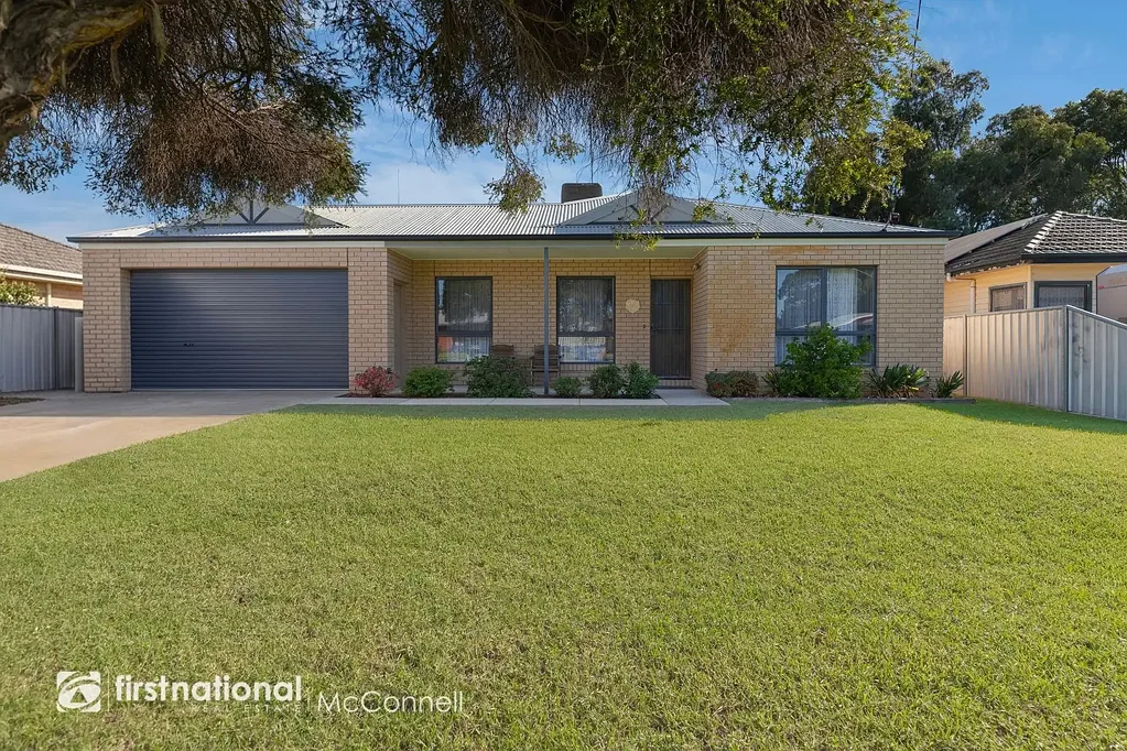 Tongala 3ห้องนอน Immaculately Presented Brick Home with Shed & Pool