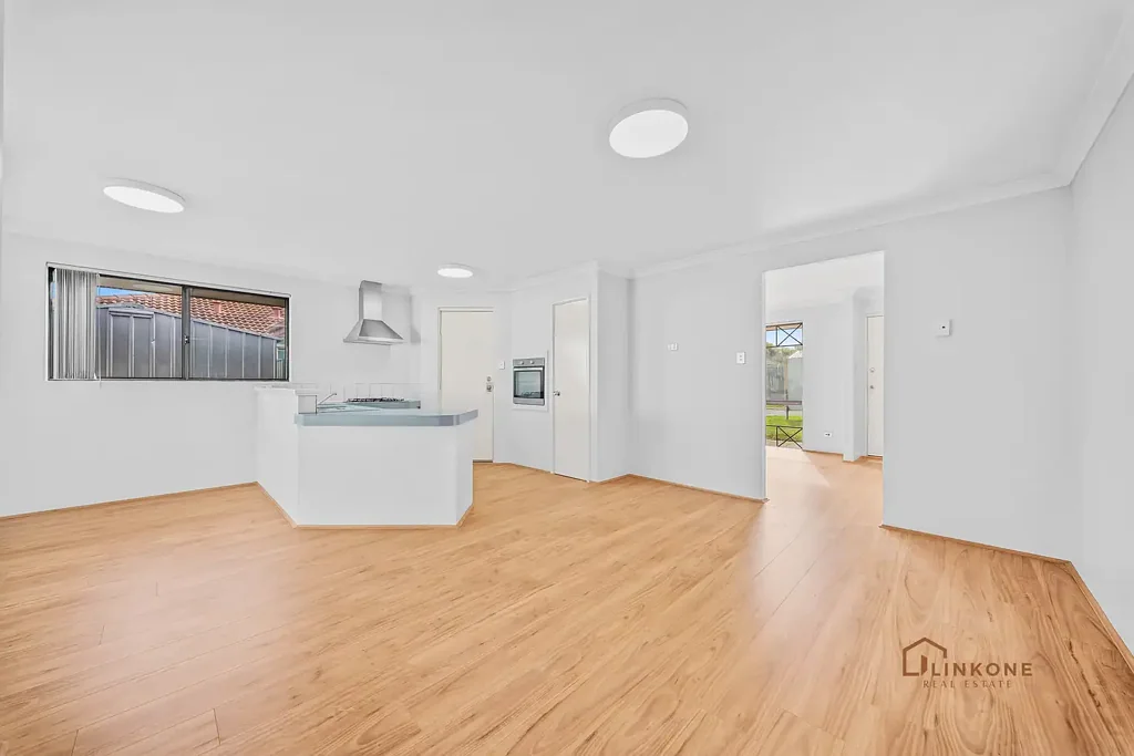 Convenient Family Living Close to Train Station & Major Shopping Precincts