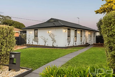Westmeadows 3房 时尚家庭生活，坐落于宽敞的605平方米地块上 Stylish Family Living on a Generous 605m² Allotment