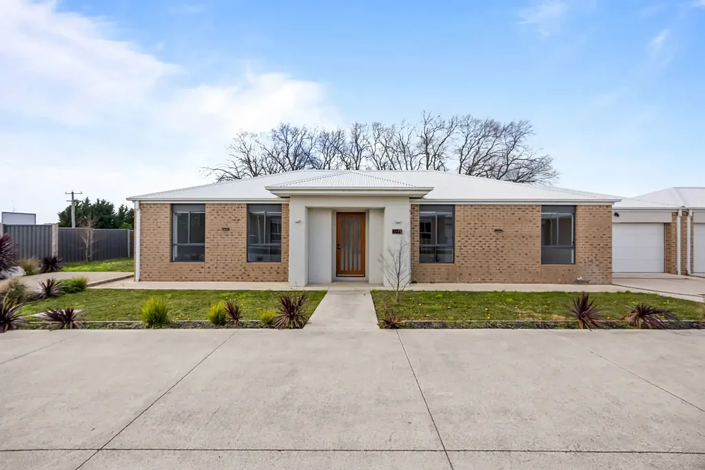 Modern, Spacious & Low-Maintenance Living in a Prime Ballan Location