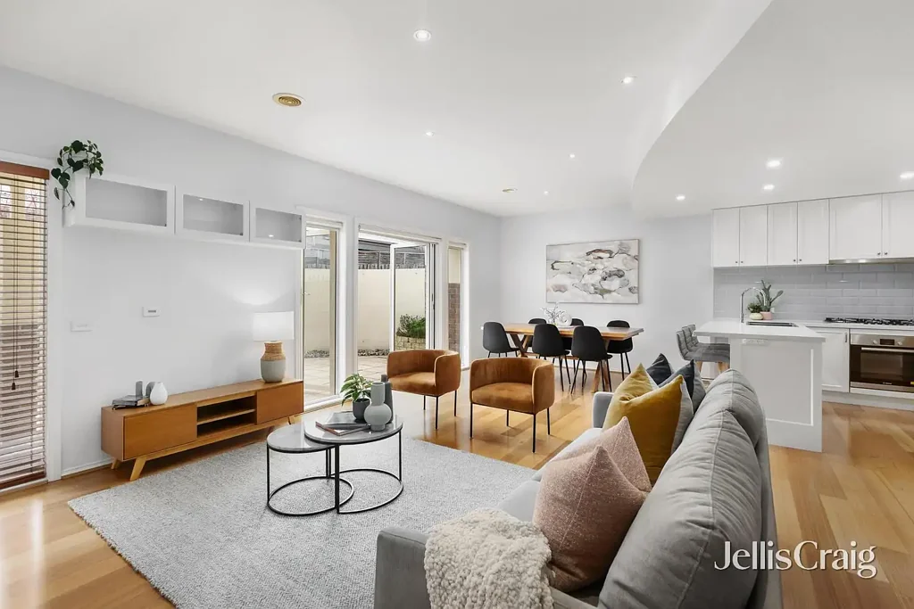 Brighton East 3ਬੈੱਡਰੂਮ Stylish warmth with superb convenience