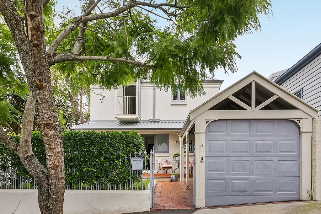 Rozelle 4ห้องนอน Freestanding family home with striking city views