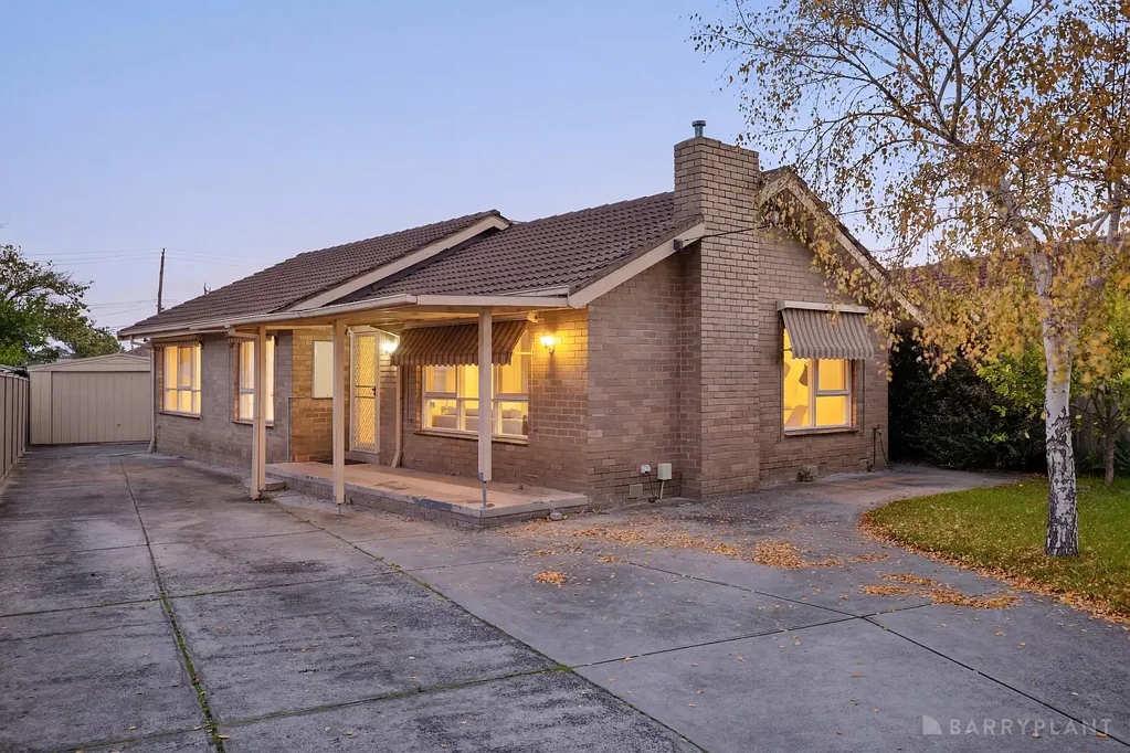 Springvale 3 Bedroom CHARMING FAMILY HOME ON 584M² IN PRIME SPRINGVALE LOCATION