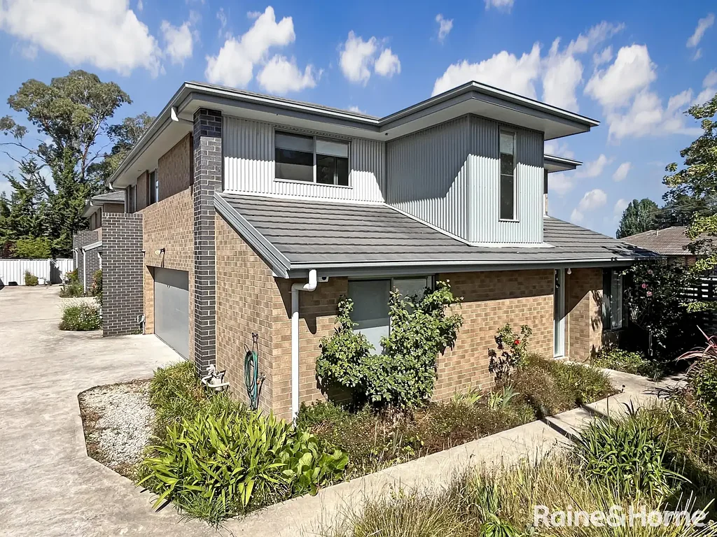 Spacious & Convenient 3 Bedroom Townhouse In Queanbeyan East