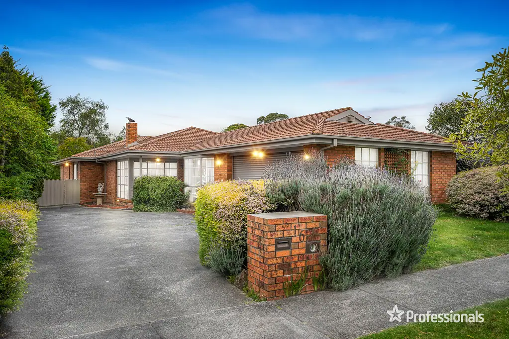 16 Bowen Court, Berwick, VIC 3806