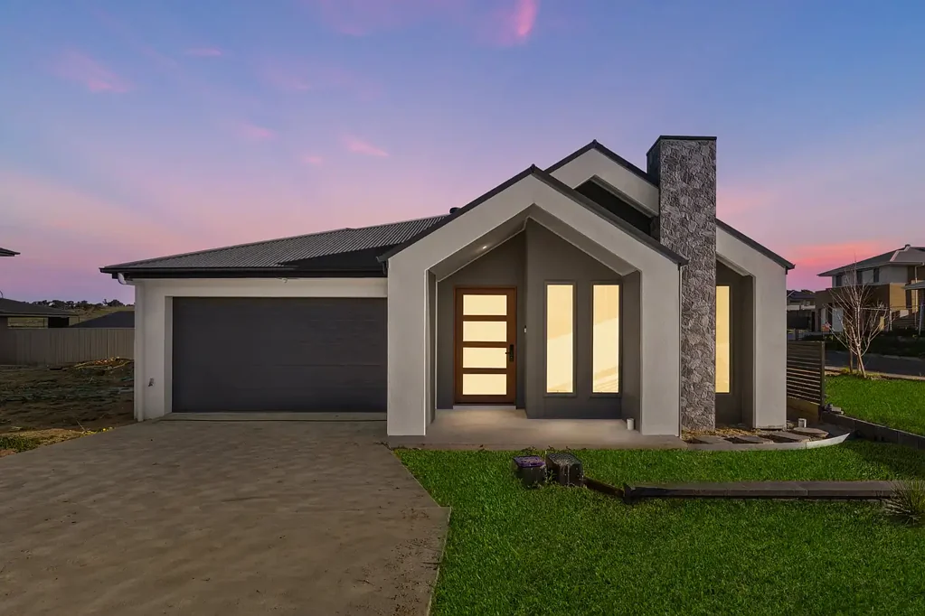 Googong 4Kwarto 7 BUTTERFIELD AVE GOOGONG NSW - Lavish, Stylish, Pristine Family Home
