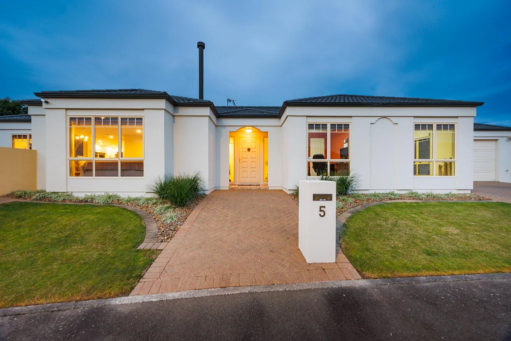 Palmerston North Central 4房  Central Single Level Family Home - walk to town