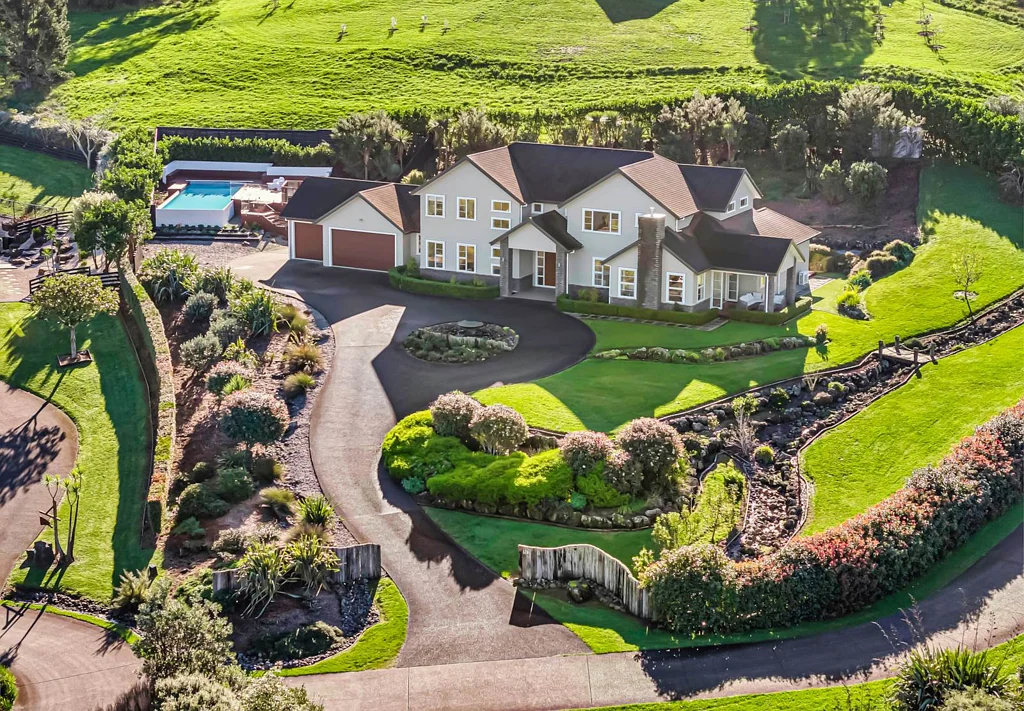 Redvale 5Moenga The Manor of Your Dreams