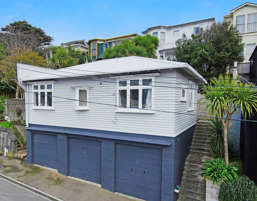 Mount Cook 3 Bedroom Character Bungalow with Three Garages