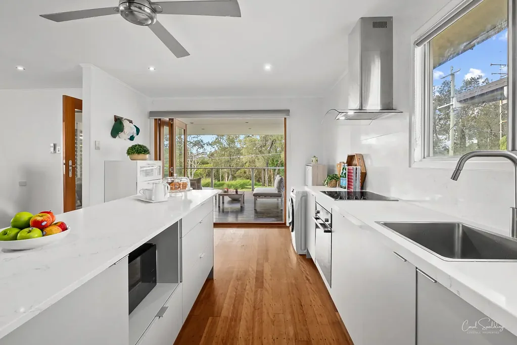 Carina 3कमरा Parkside Living with Renovated Style & Flexible Family Spaces