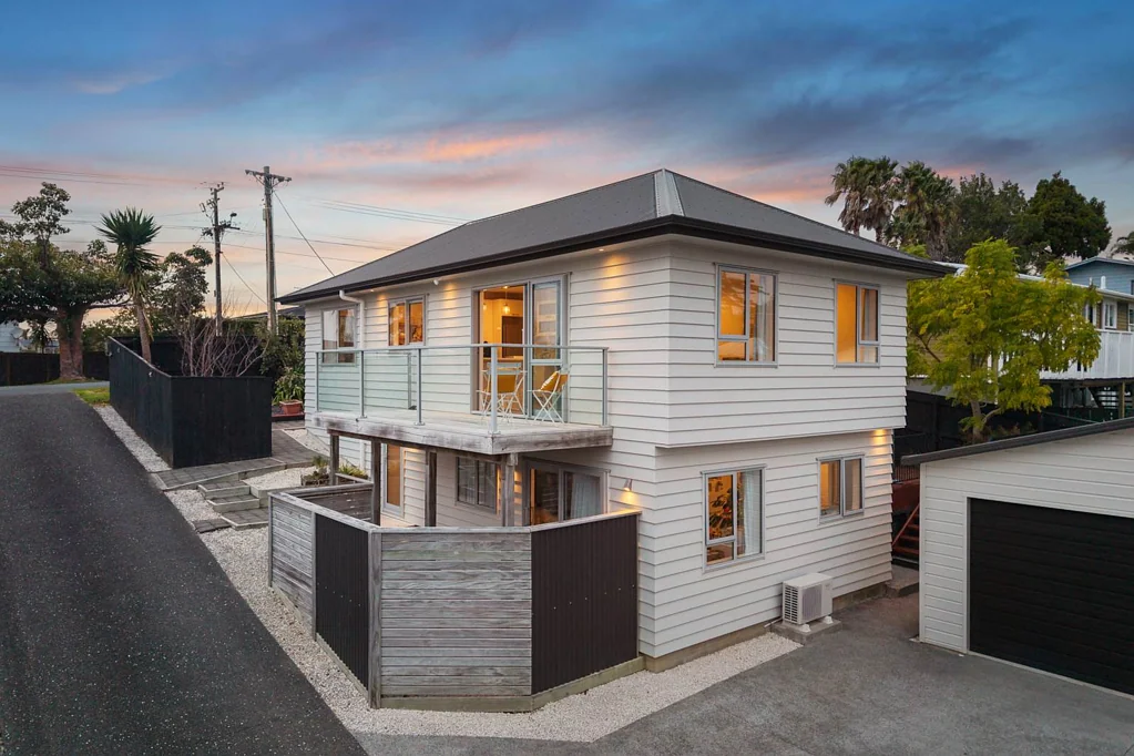 Torbay 3Kwarto Modern, Sunny & with Income Potential