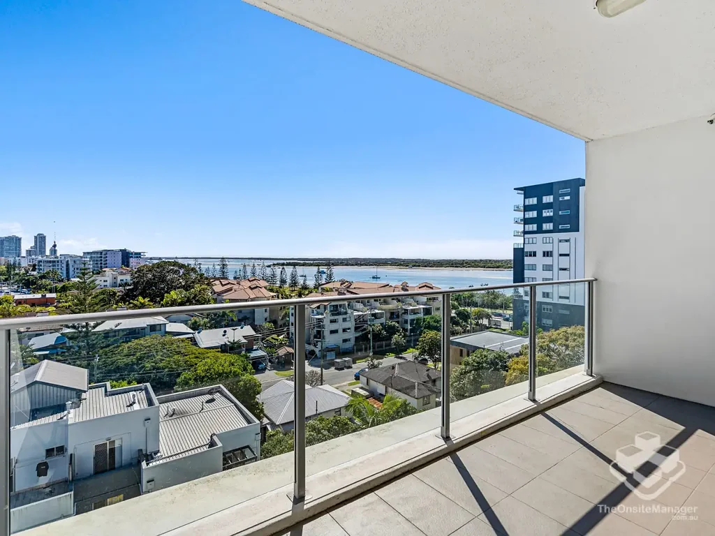 Labrador 1 Bedroom Elevated Broadwater Living with Stunning Views