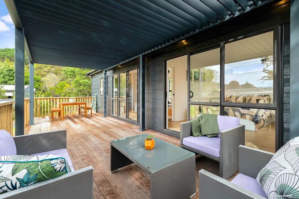 Port Waikato 2 Bedroom 1 BEDROOM + 1 SLEEPOUT + GARAGE