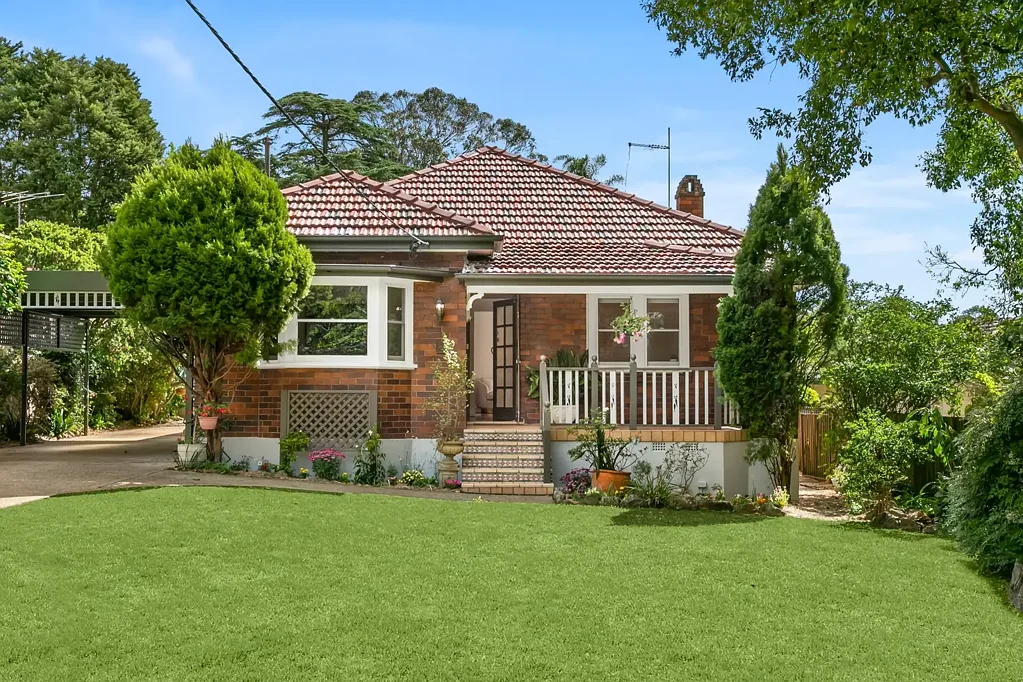 Epping 3房 Epping砖砌住宅 765平米平坦土地 知名学校环绕 公园交通便捷 宽敞卧室 开放式起居 室内外流动 明亮厨房 多功能工作室 充足停车位 Timeless Family Residence in a Premier Lifestyle Setting