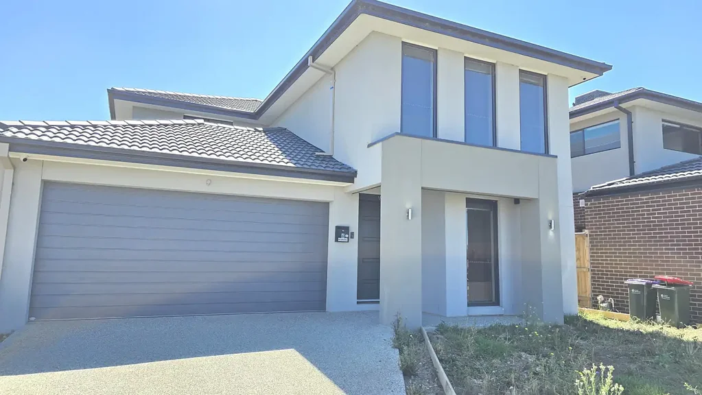 3 Livings | 1 Theatre room I Walk to the station