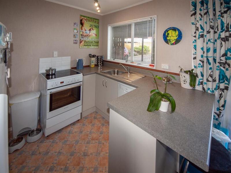 15 Hollydale Grove, Churton Park, Wellington, 3 habitaciones, 2 baños