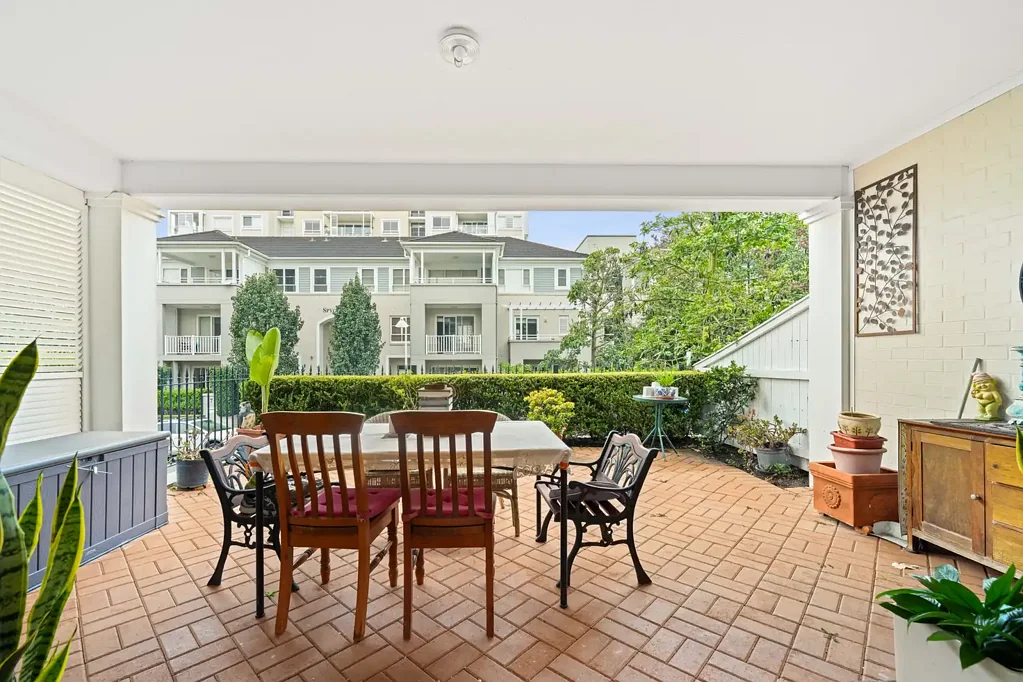 Breakfast Point 2Habitaciones GROUND FLOOR 2 BEDROOM APARTMENT WITH FRONT AND REAR COURTYARDS